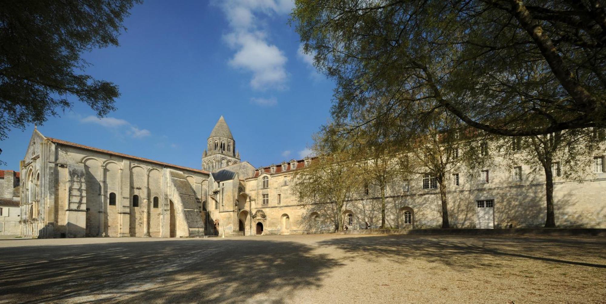 Les Chambres De L'Abbaye Saintes Luaran gambar