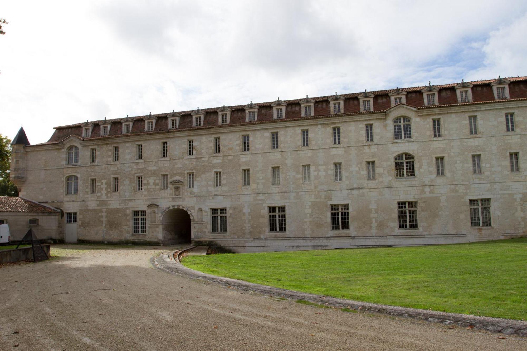 Les Chambres De L'Abbaye Saintes Luaran gambar