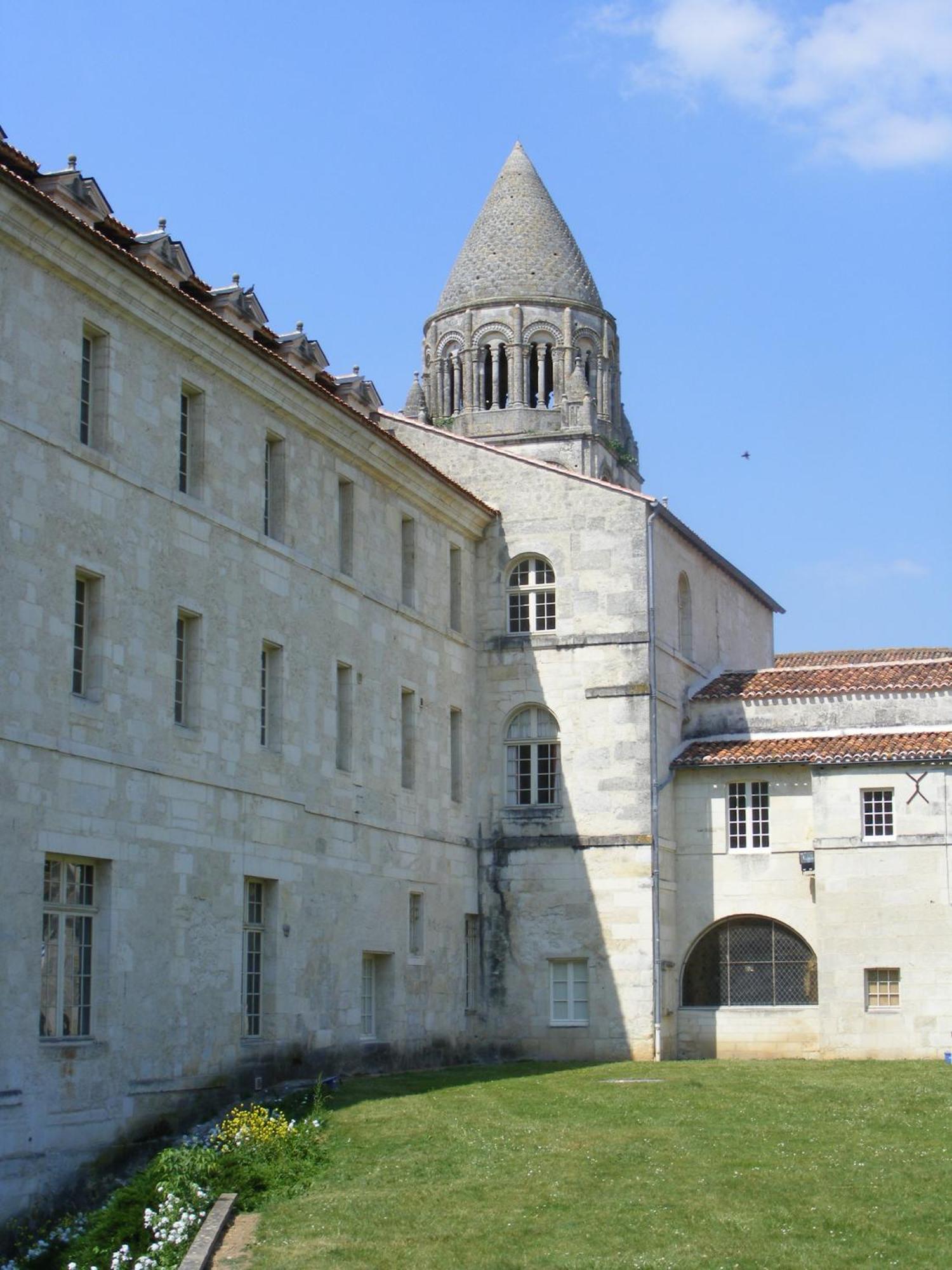 Les Chambres De L'Abbaye Saintes Luaran gambar