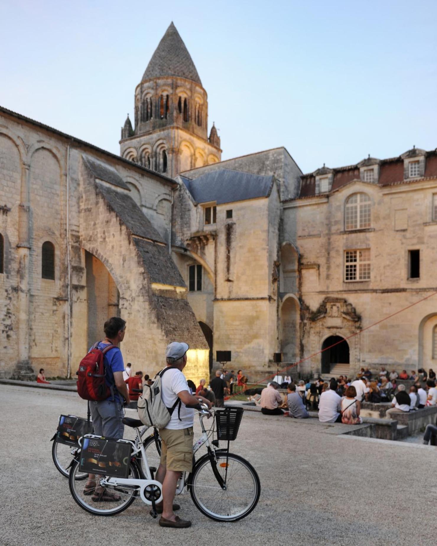 Les Chambres De L'Abbaye Saintes Luaran gambar